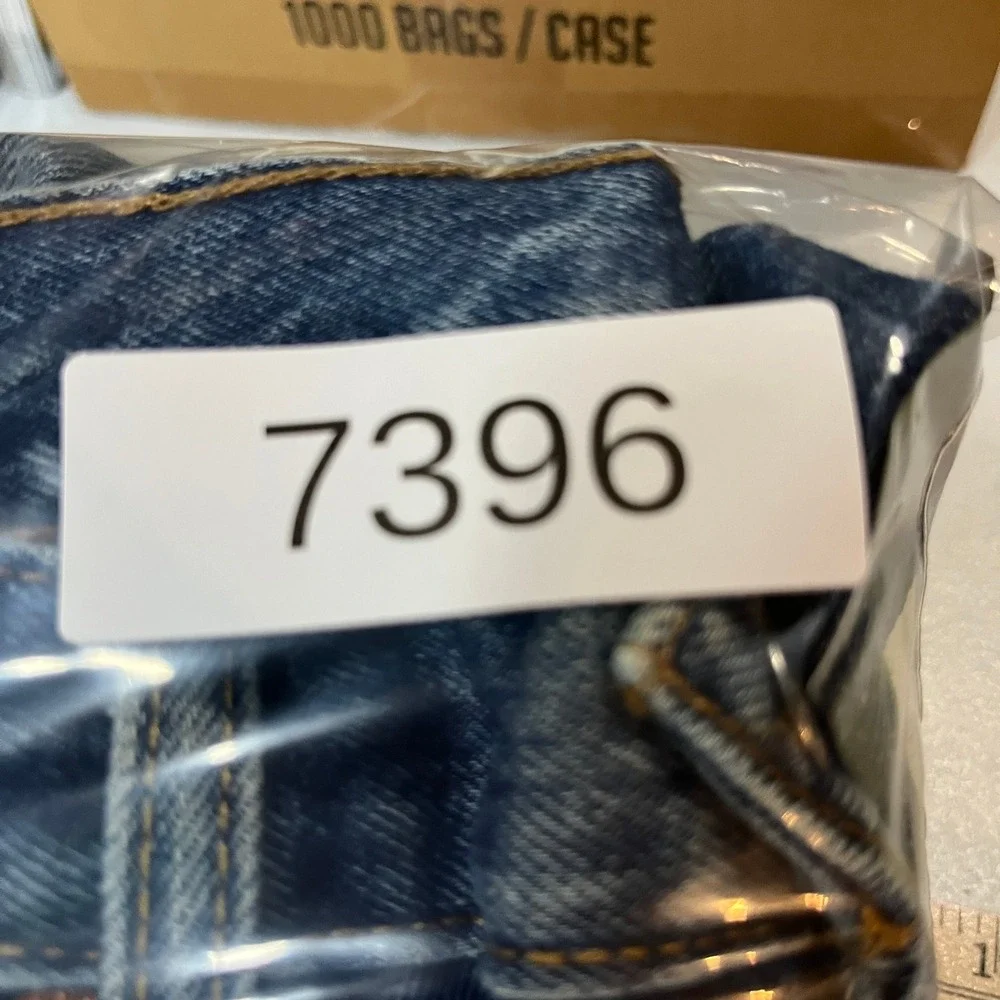 Levi's 501 Jeans Mens 31x32 Blue Original Straight Fit Distressed Denim